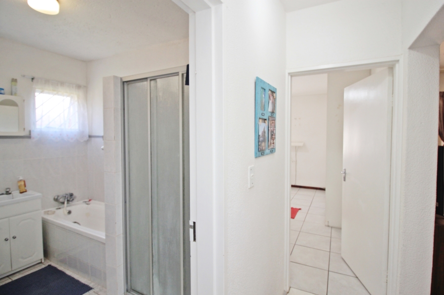 2 Bedroom Property for Sale in Wannenburghoogte Gauteng