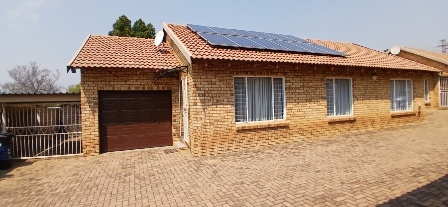 3 Bedroom Property for Sale in New Redruth Gauteng