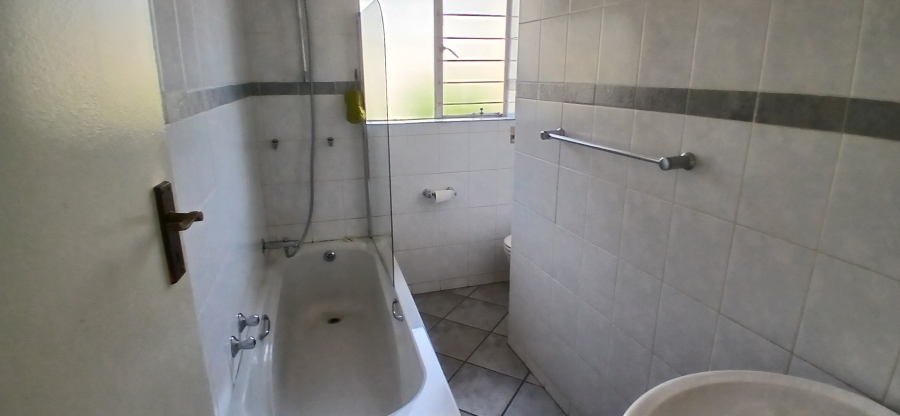 3 Bedroom Property for Sale in New Redruth Gauteng