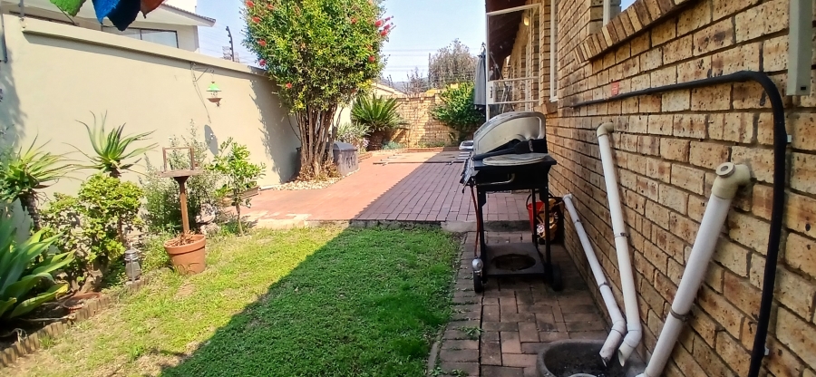 3 Bedroom Property for Sale in New Redruth Gauteng