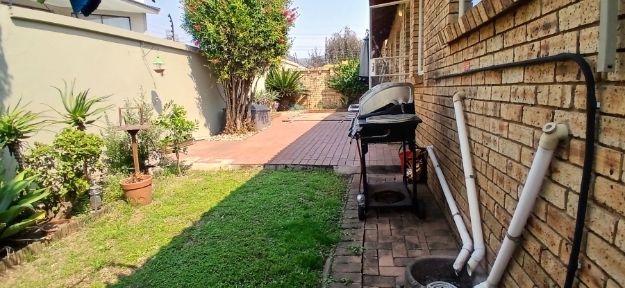 3 Bedroom Property for Sale in New Redruth Gauteng