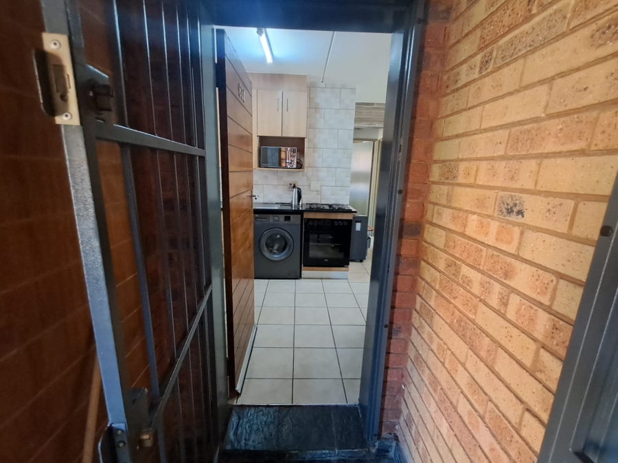 2 Bedroom Property for Sale in Olifantsvlei Gauteng