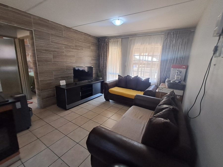 2 Bedroom Property for Sale in Olifantsvlei Gauteng