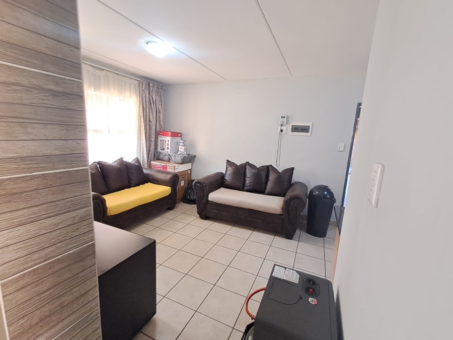 2 Bedroom Property for Sale in Olifantsvlei Gauteng