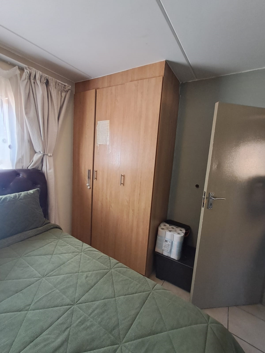 2 Bedroom Property for Sale in Olifantsvlei Gauteng