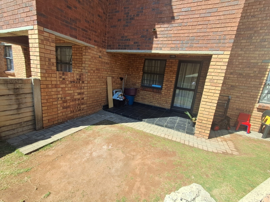 2 Bedroom Property for Sale in Olifantsvlei Gauteng
