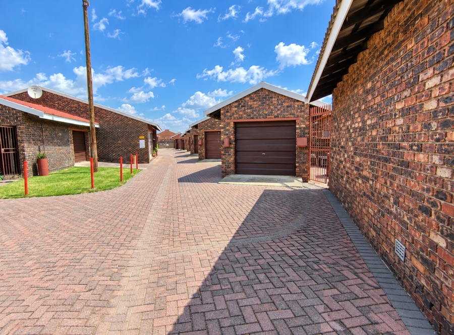 2 Bedroom Property for Sale in Three Rivers Gauteng