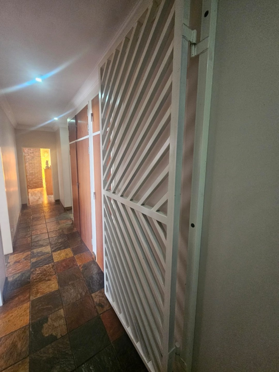 4 Bedroom Property for Sale in Kameeldrift West Gauteng