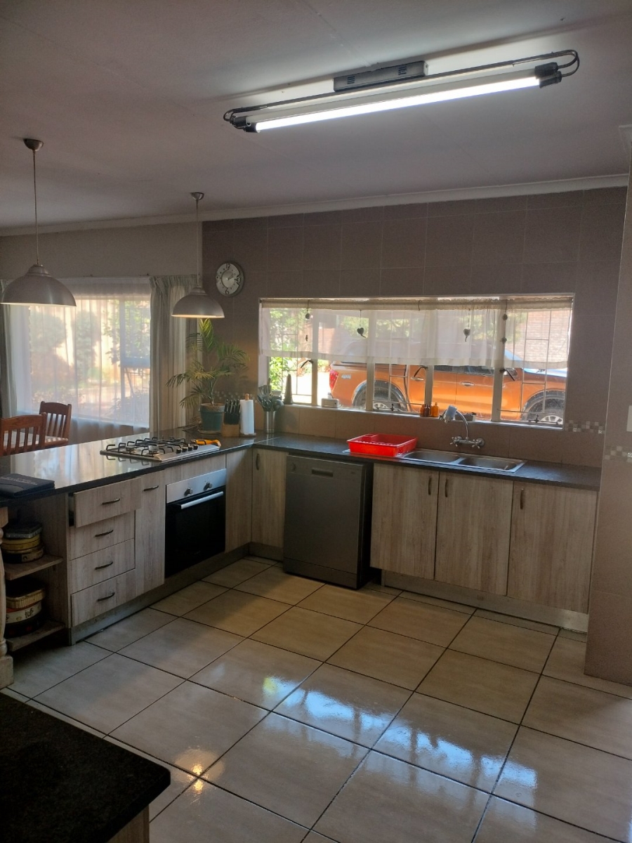 4 Bedroom Property for Sale in Sinoville Gauteng