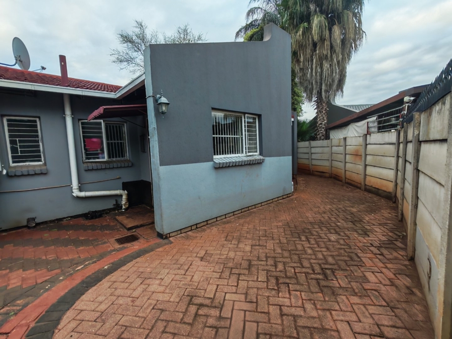 2 Bedroom Property for Sale in Doornpoort Gauteng