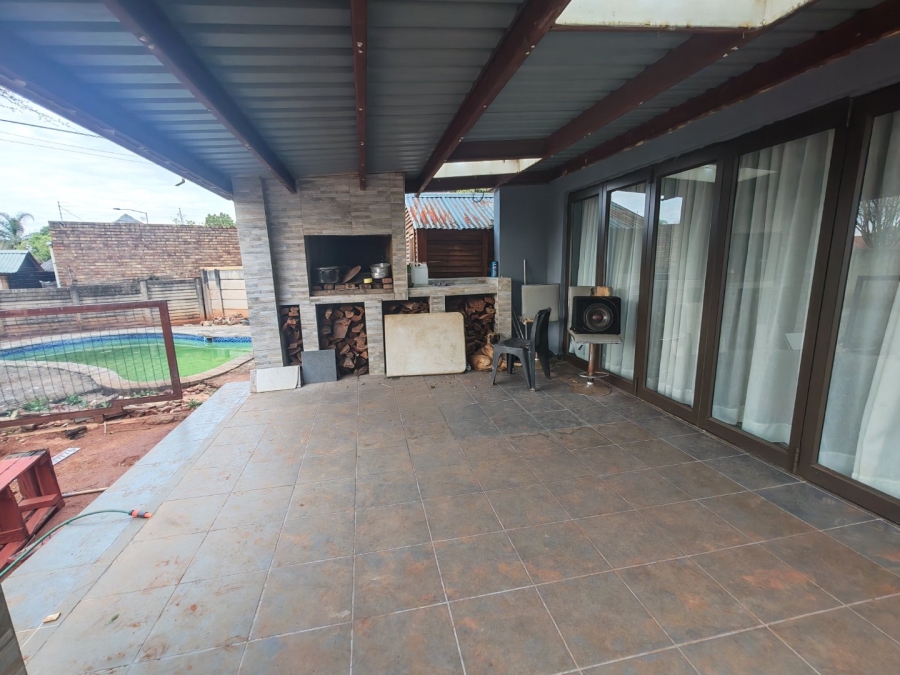 2 Bedroom Property for Sale in Doornpoort Gauteng