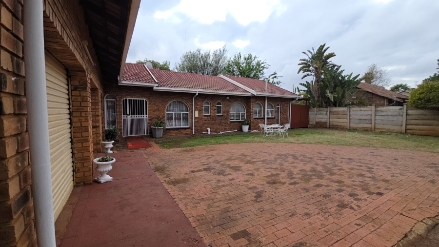 4 Bedroom Property for Sale in The Orchards Gauteng