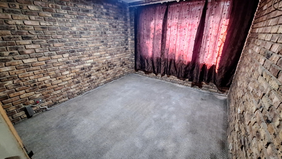 2 Bedroom Property for Sale in Pretoria North Gauteng