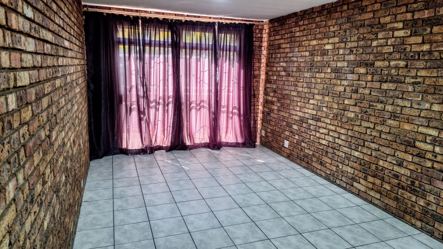 2 Bedroom Property for Sale in Pretoria North Gauteng
