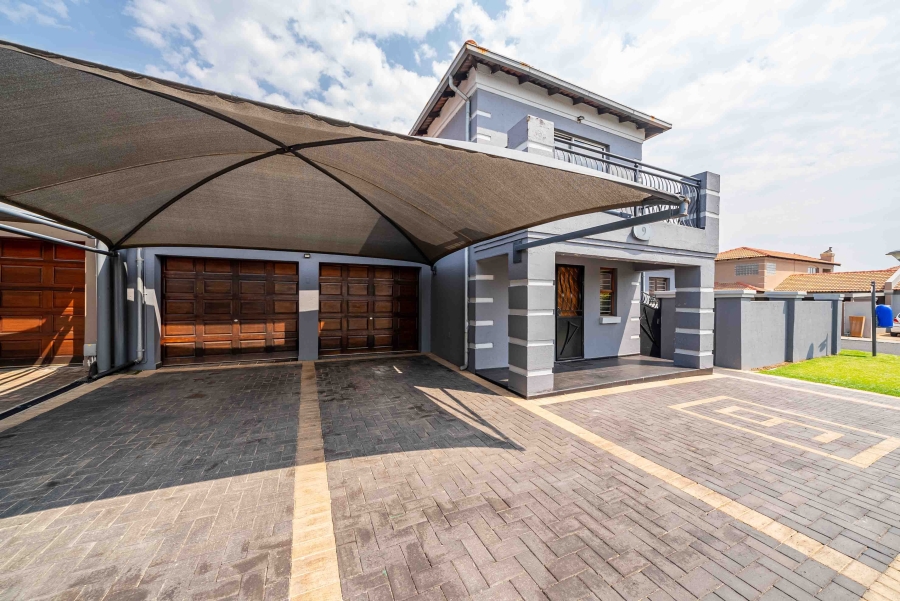 3 Bedroom Property for Sale in Sonneveld Gauteng