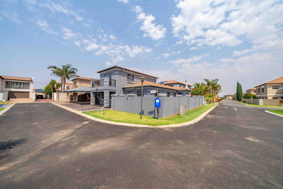 3 Bedroom Property for Sale in Sonneveld Gauteng