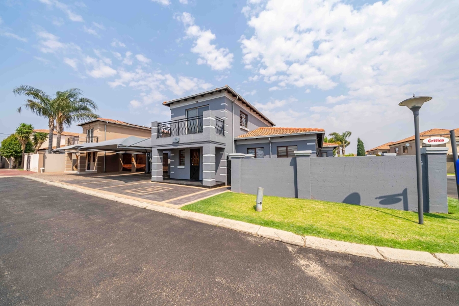 3 Bedroom Property for Sale in Sonneveld Gauteng