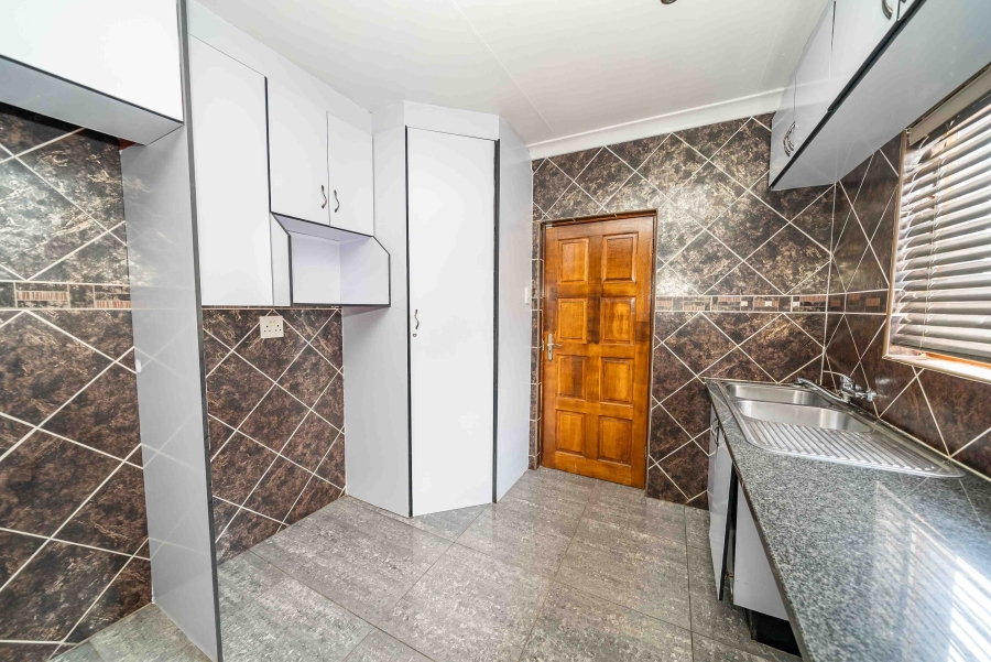 3 Bedroom Property for Sale in Sonneveld Gauteng