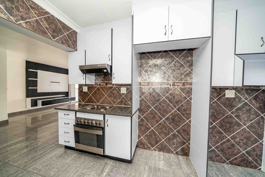 3 Bedroom Property for Sale in Sonneveld Gauteng