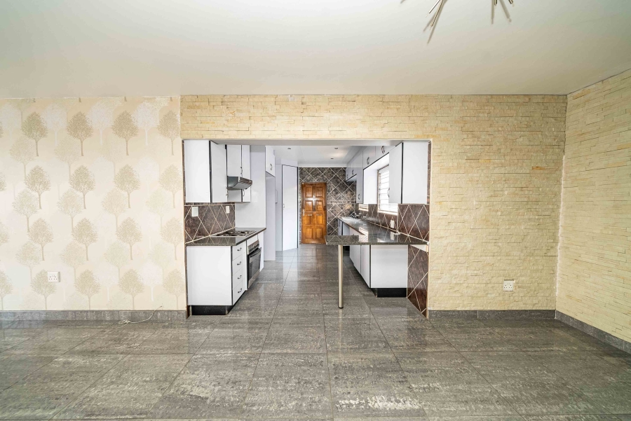3 Bedroom Property for Sale in Sonneveld Gauteng