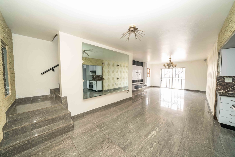 3 Bedroom Property for Sale in Sonneveld Gauteng