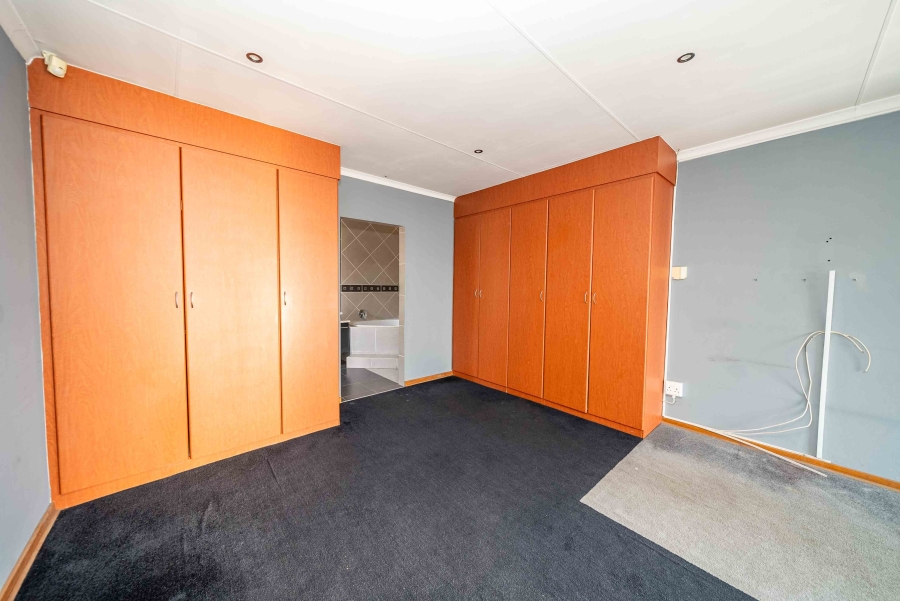 3 Bedroom Property for Sale in Sonneveld Gauteng
