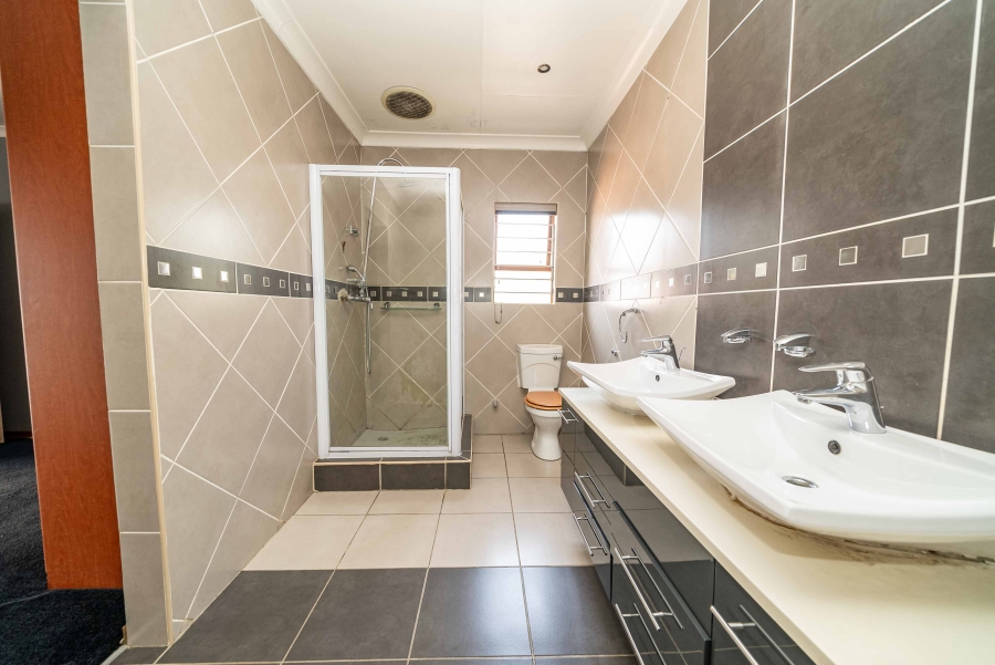 3 Bedroom Property for Sale in Sonneveld Gauteng