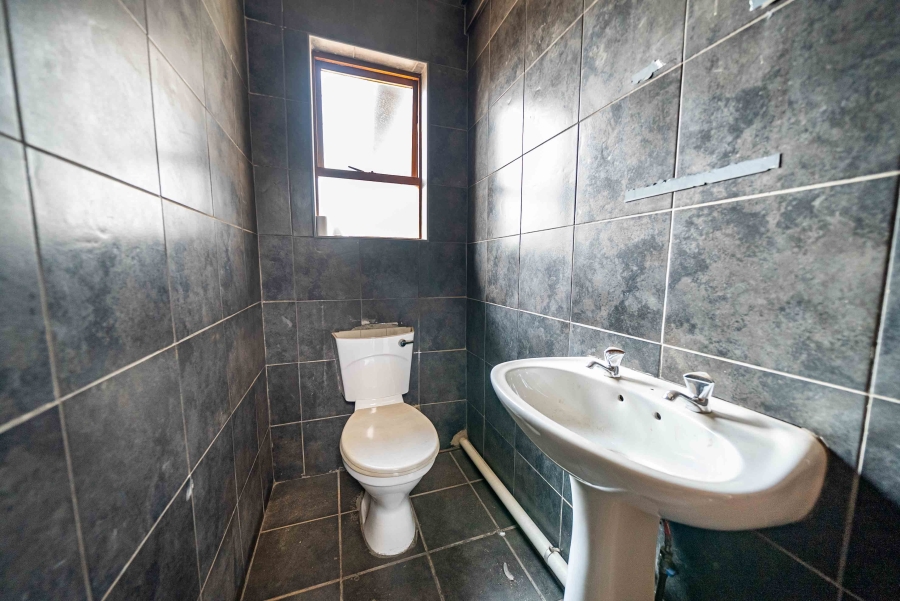3 Bedroom Property for Sale in Sonneveld Gauteng