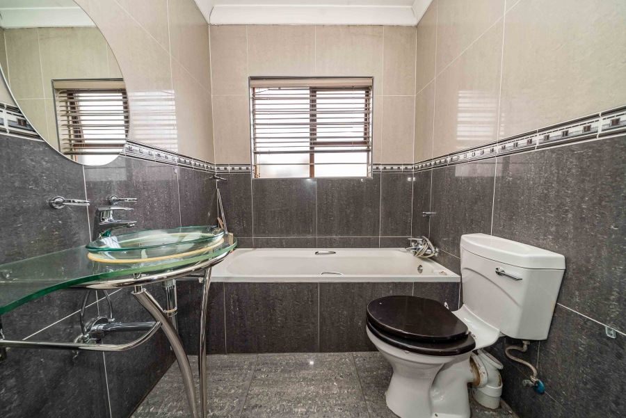 3 Bedroom Property for Sale in Sonneveld Gauteng