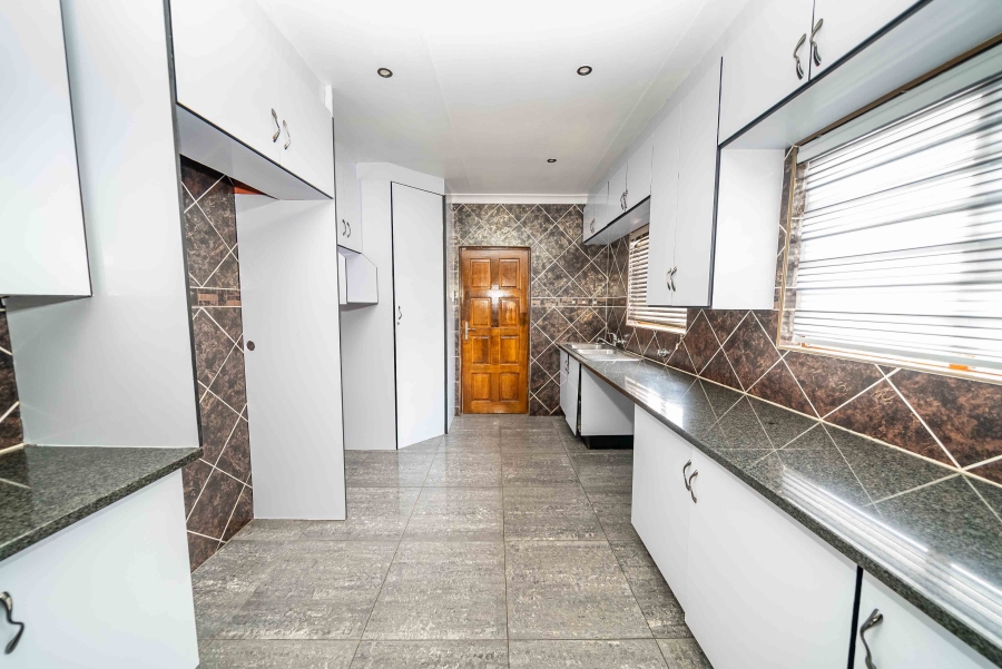 3 Bedroom Property for Sale in Sonneveld Gauteng