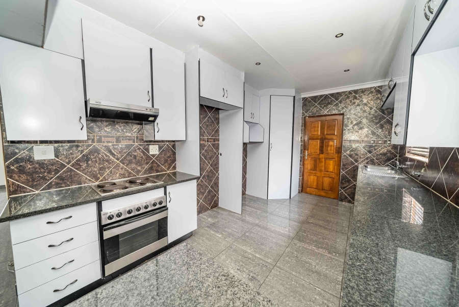 3 Bedroom Property for Sale in Sonneveld Gauteng