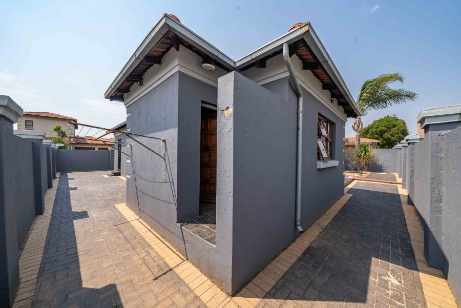 3 Bedroom Property for Sale in Sonneveld Gauteng