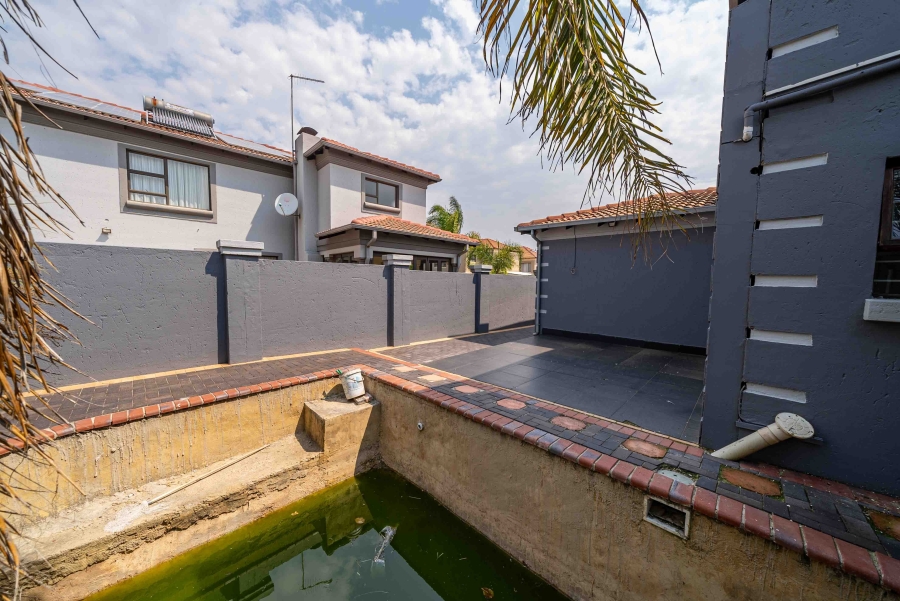 3 Bedroom Property for Sale in Sonneveld Gauteng