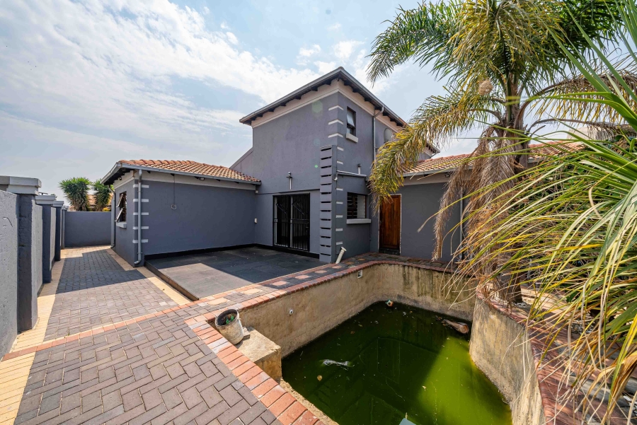 3 Bedroom Property for Sale in Sonneveld Gauteng