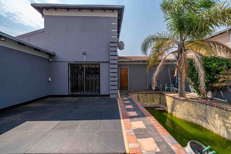 3 Bedroom Property for Sale in Sonneveld Gauteng