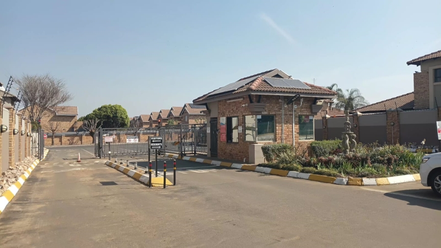 2 Bedroom Property for Sale in Sonneveld Gauteng