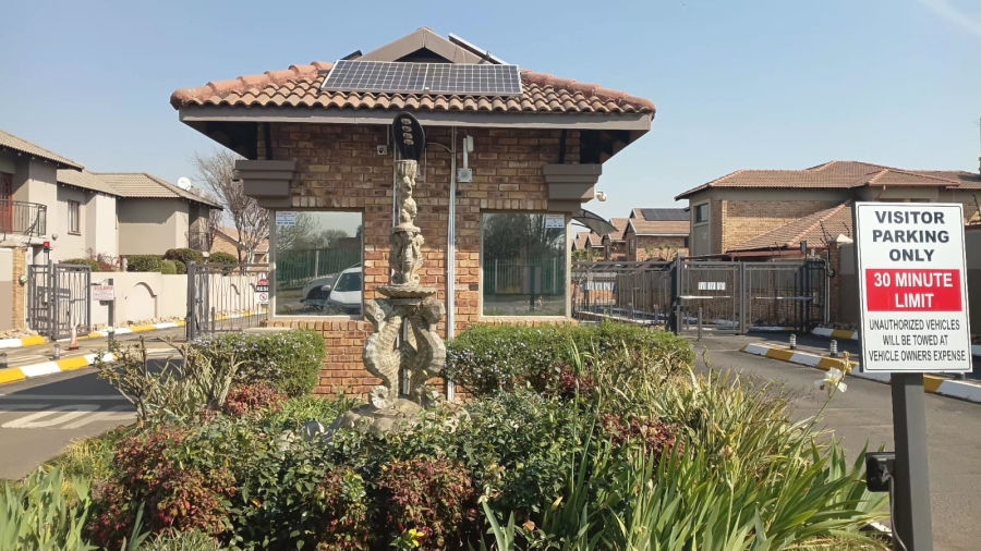 2 Bedroom Property for Sale in Sonneveld Gauteng