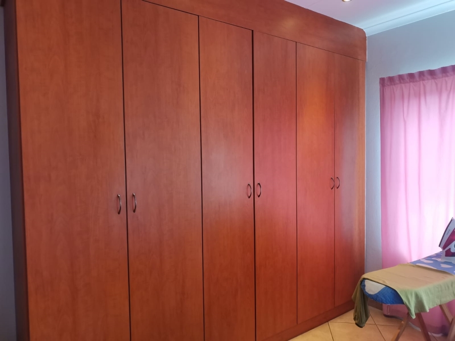 2 Bedroom Property for Sale in Sonneveld Gauteng