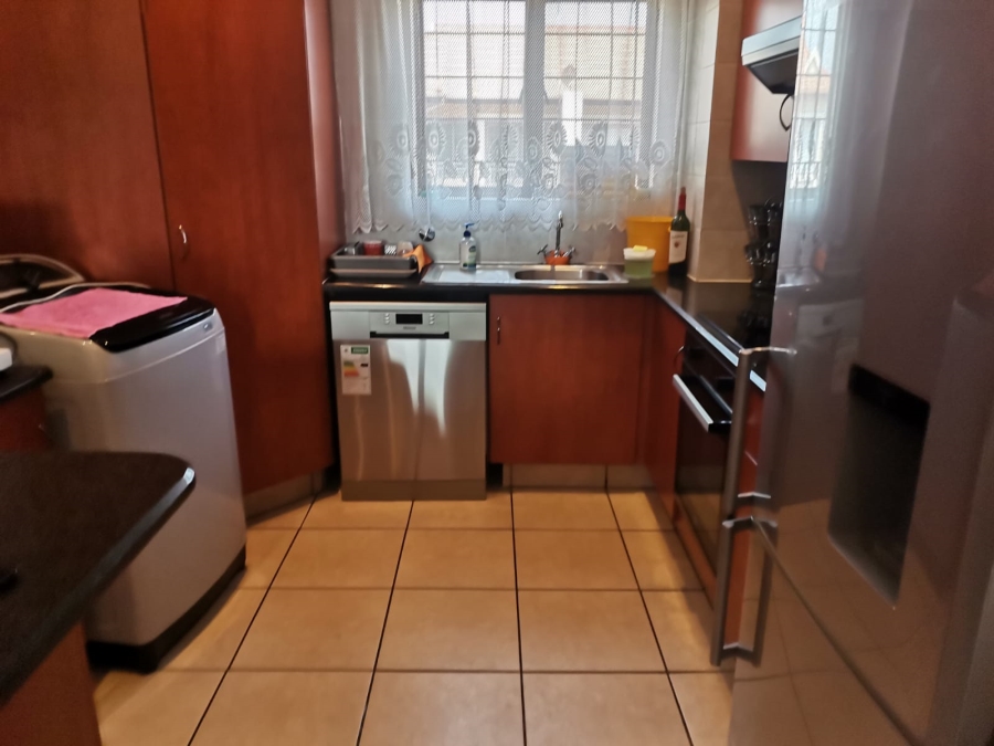 2 Bedroom Property for Sale in Sonneveld Gauteng