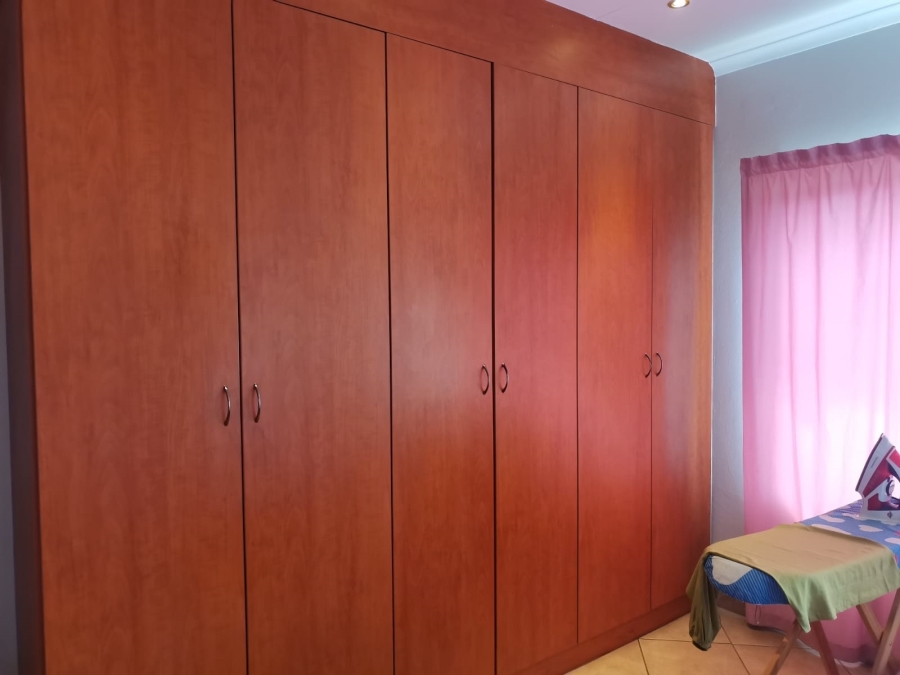 2 Bedroom Property for Sale in Sonneveld Gauteng