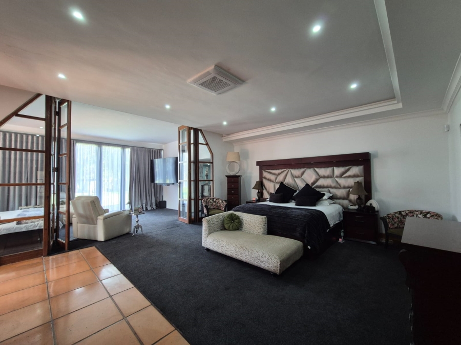 5 Bedroom Property for Sale in Vanwaartshof Gauteng