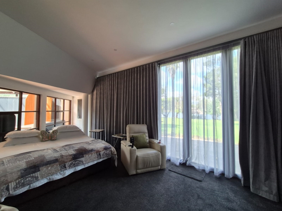 5 Bedroom Property for Sale in Vanwaartshof Gauteng