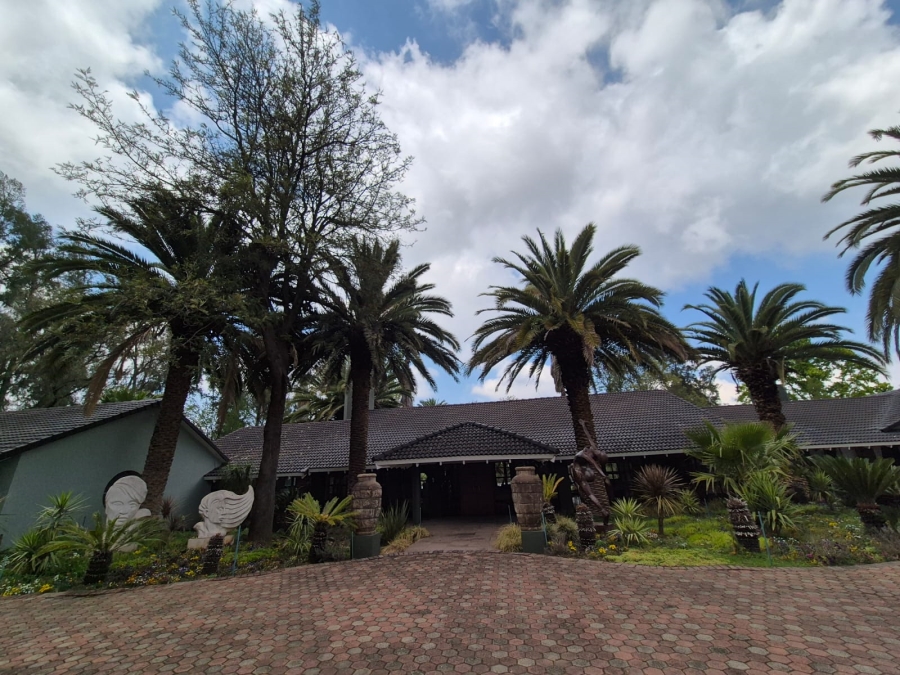 5 Bedroom Property for Sale in Vanwaartshof Gauteng