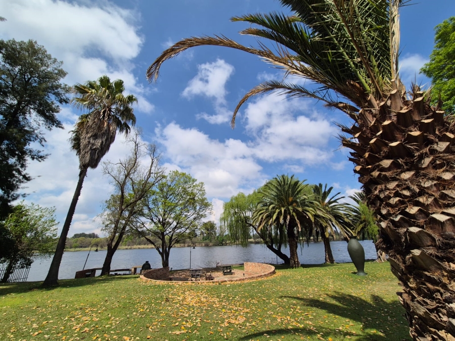 5 Bedroom Property for Sale in Vanwaartshof Gauteng
