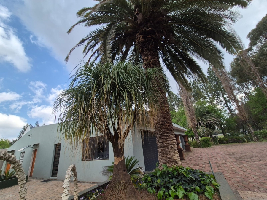5 Bedroom Property for Sale in Vanwaartshof Gauteng