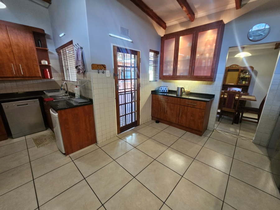 4 Bedroom Property for Sale in Verwoerdpark Gauteng