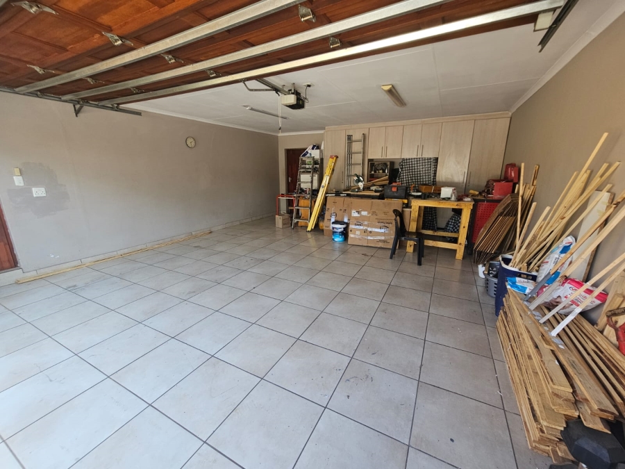 4 Bedroom Property for Sale in Verwoerdpark Gauteng