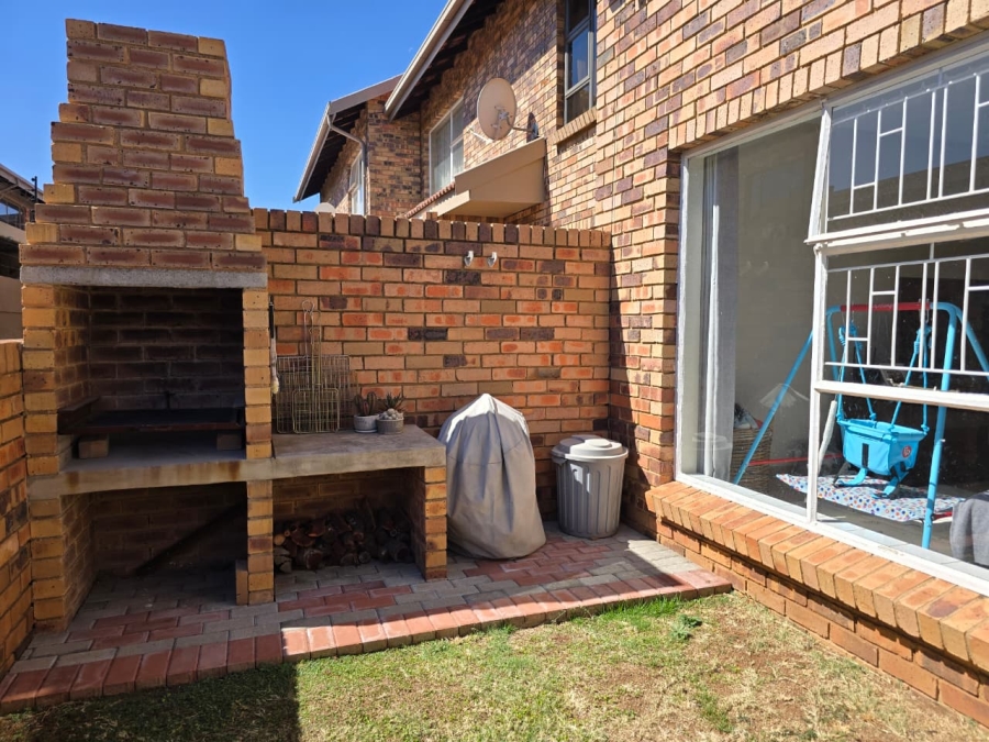 3 Bedroom Property for Sale in New Redruth Gauteng