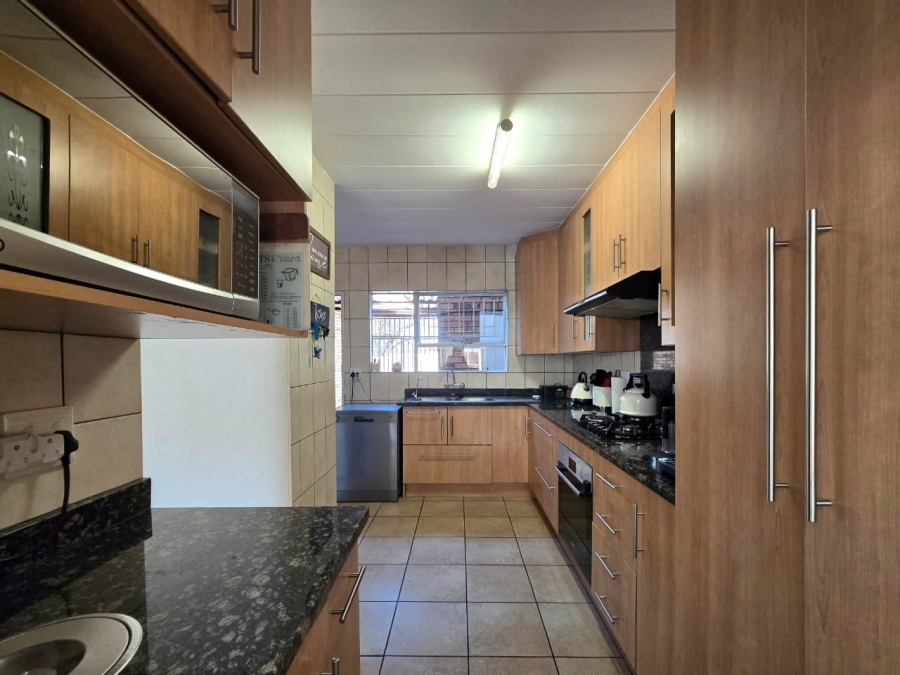 3 Bedroom Property for Sale in New Redruth Gauteng