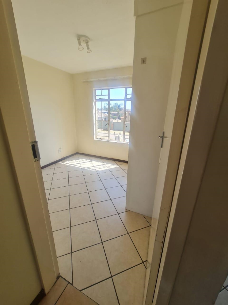 To Let 2 Bedroom Property for Rent in Monavoni Gauteng